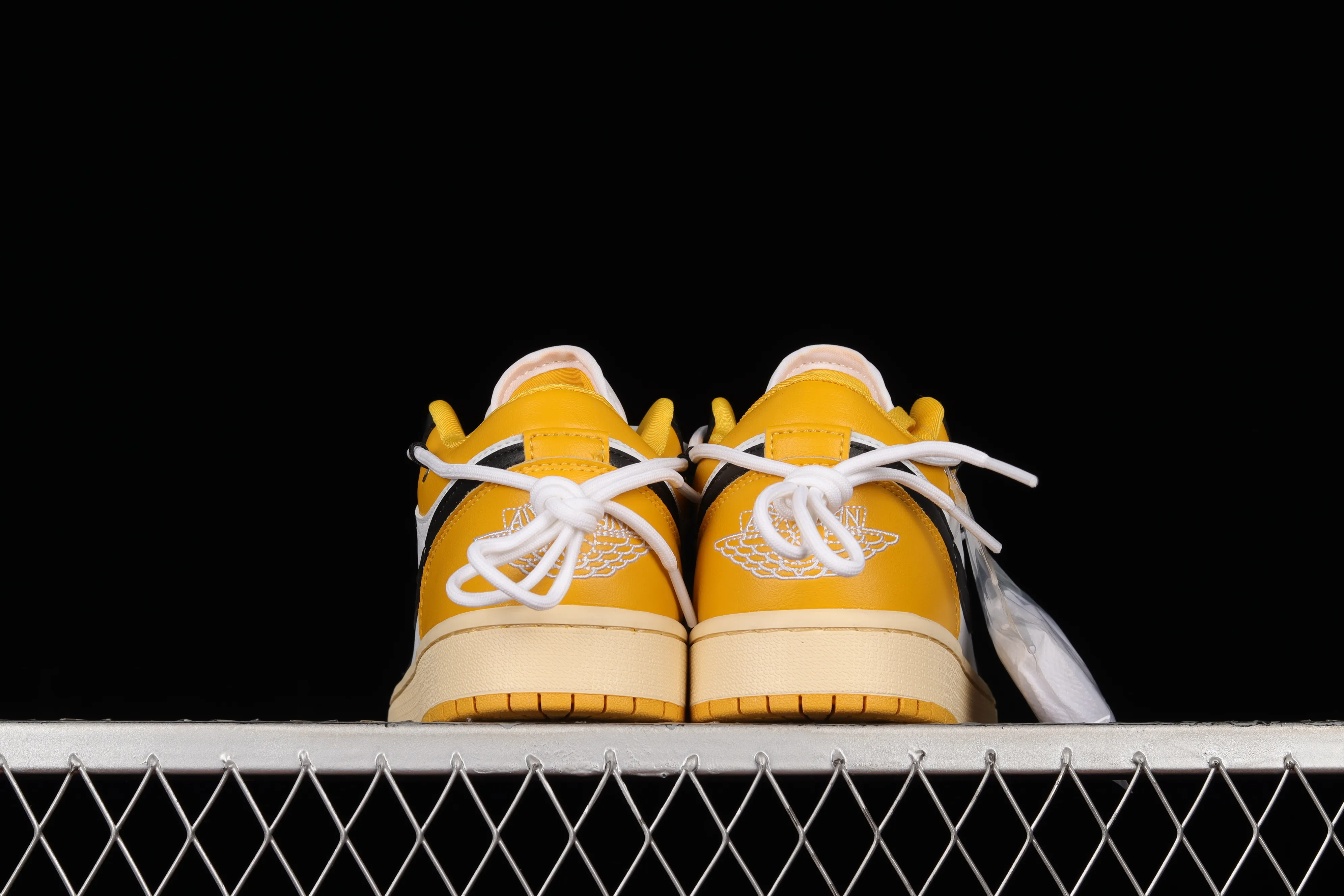 All categories Air Jordan Jordan series basketball shoes Air Jordan 1 Low Z version Air Jordan 1 Low AJ1 Joe 1 customized version Vibe flavor deconstruction Sports culture basketball shoes 553560-171